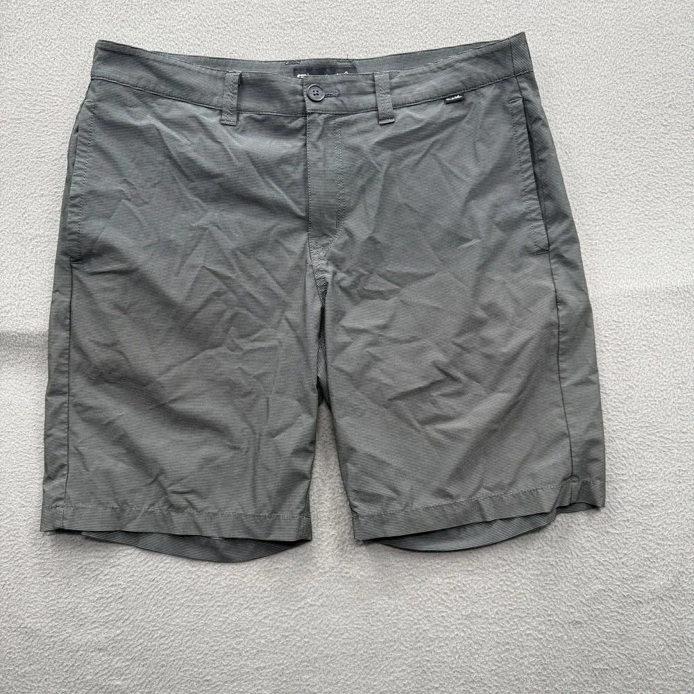 Travis Mathew Shorts Mens 35 Gray Striped Chino Stretch 9 Inseam Casual